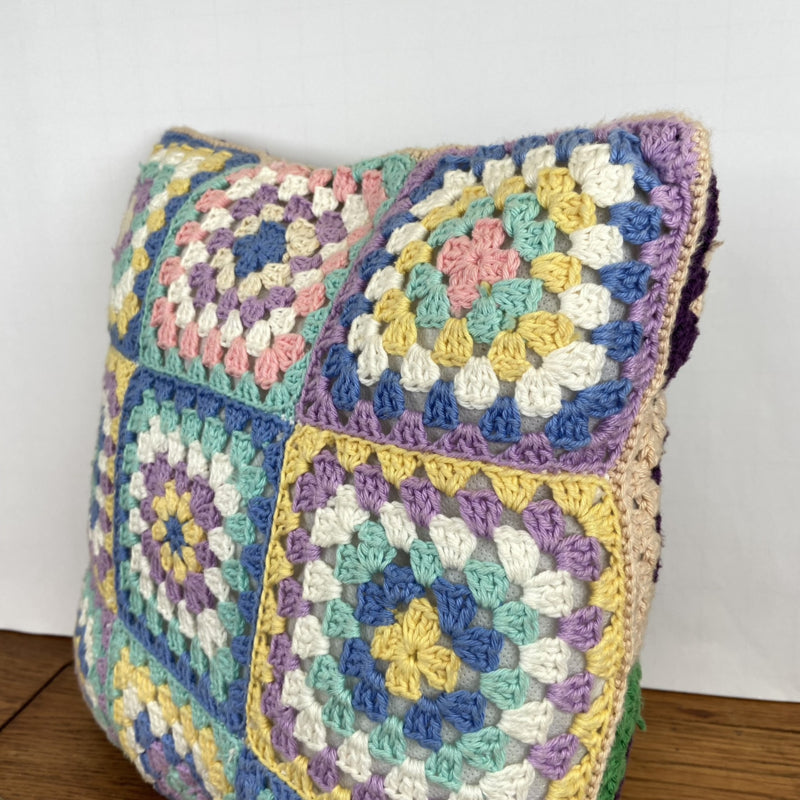 Gehaakt kussen granny square