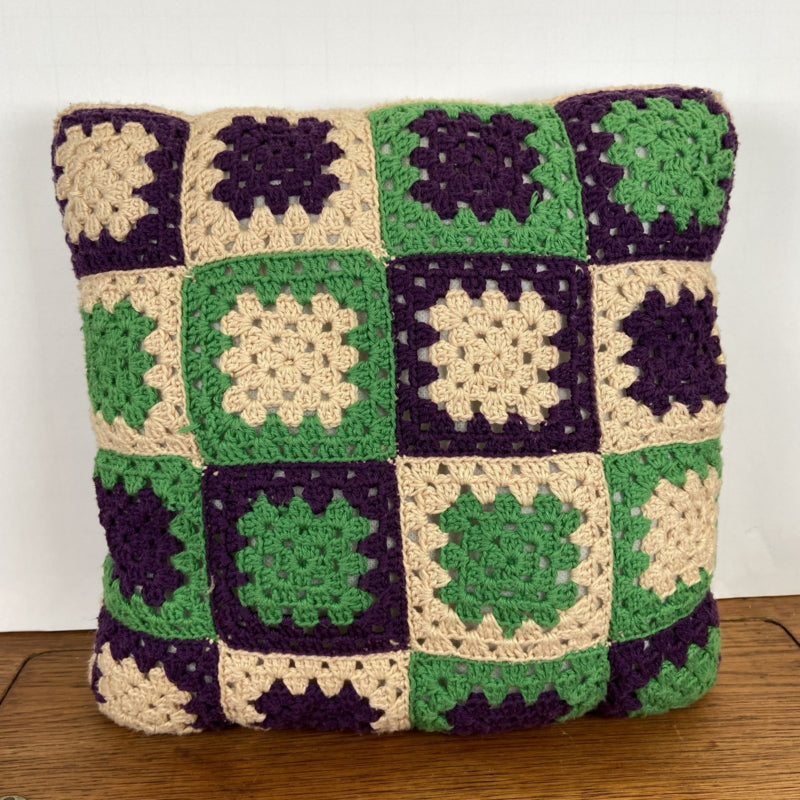 Gehaakt kussen granny square