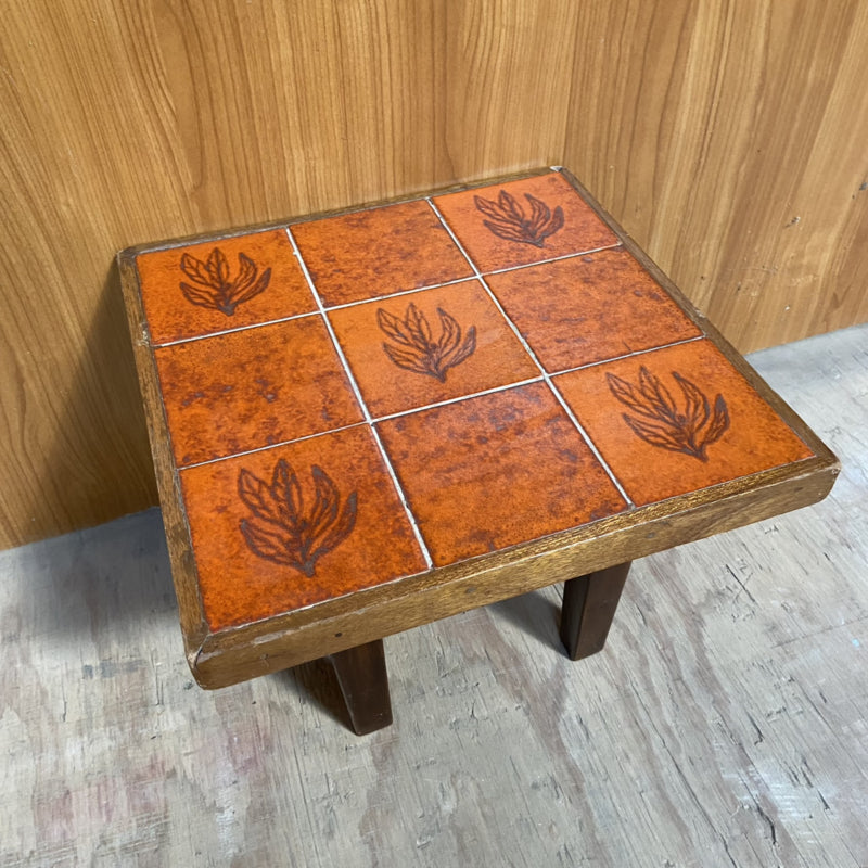 Vintage tegel tafeltje