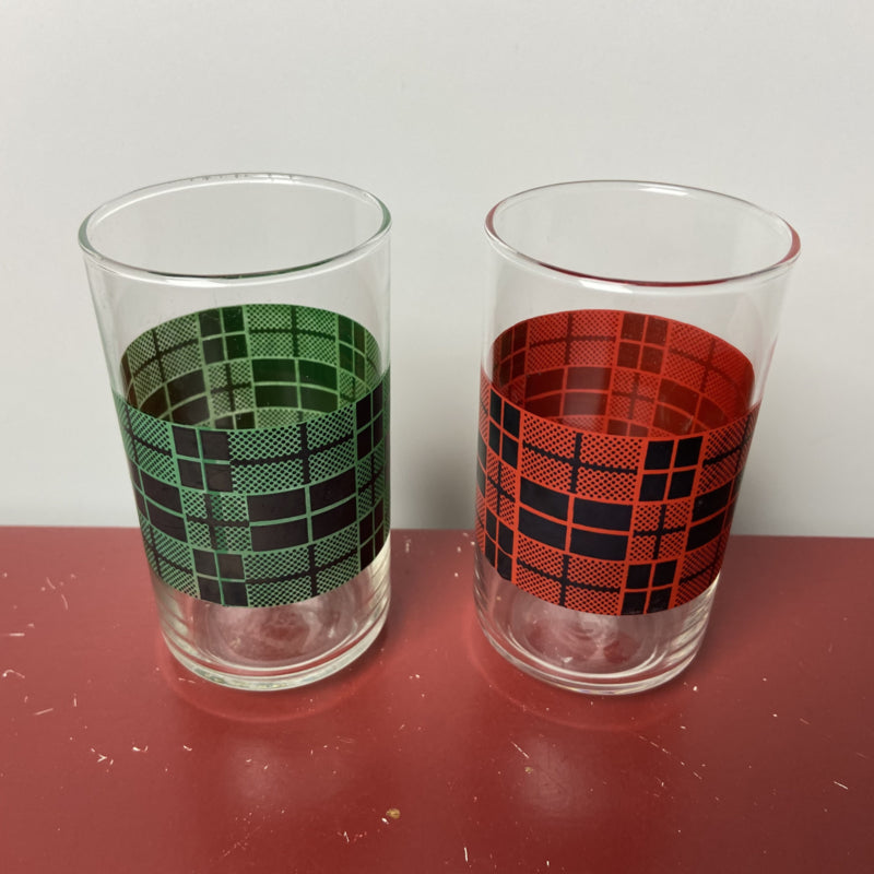 2 vintage glazen met ruitjes