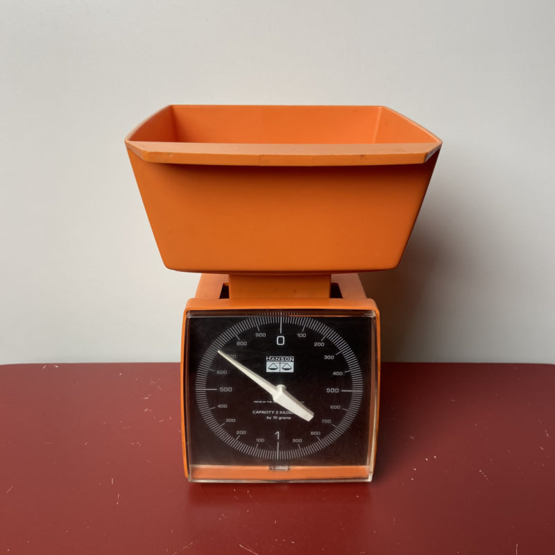 Oranje keukenweegschaal