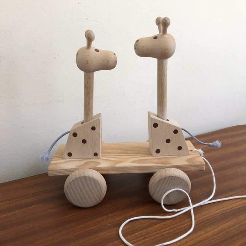 Houten trekdieren giraffen