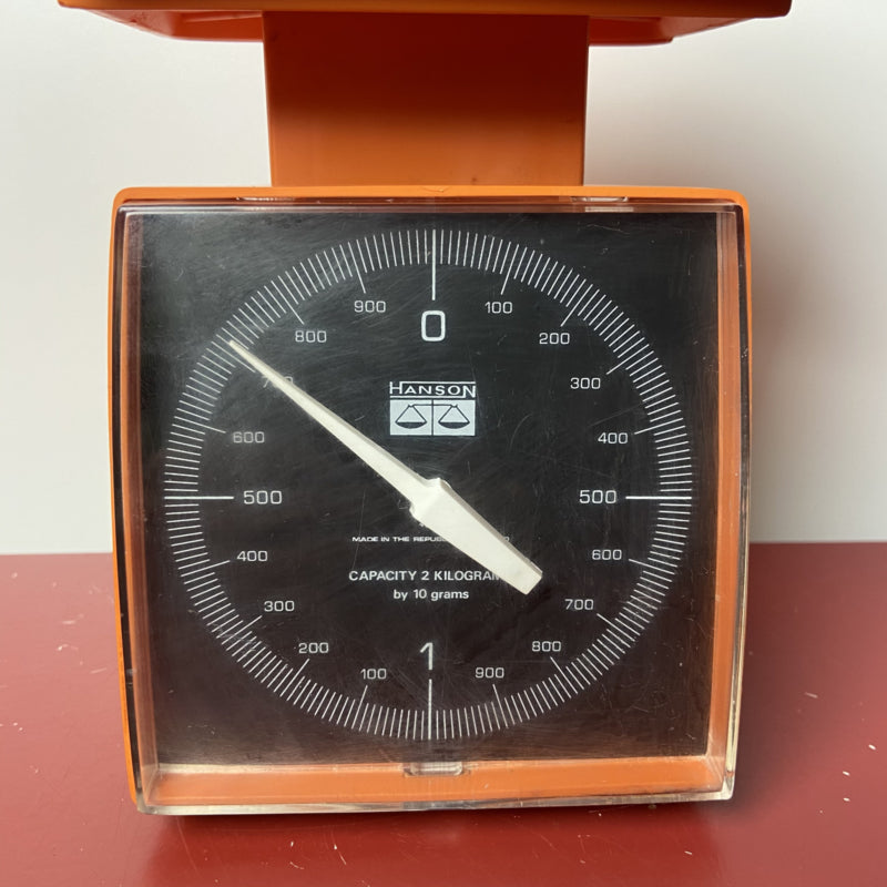 Oranje keukenweegschaal