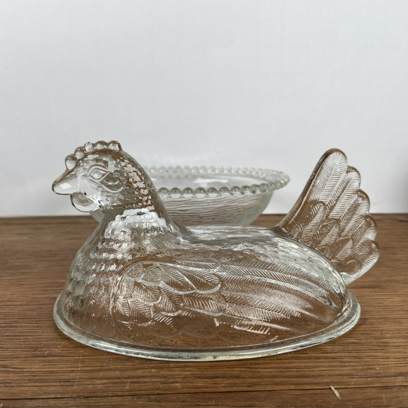 Hen on nest snoepjes schaal