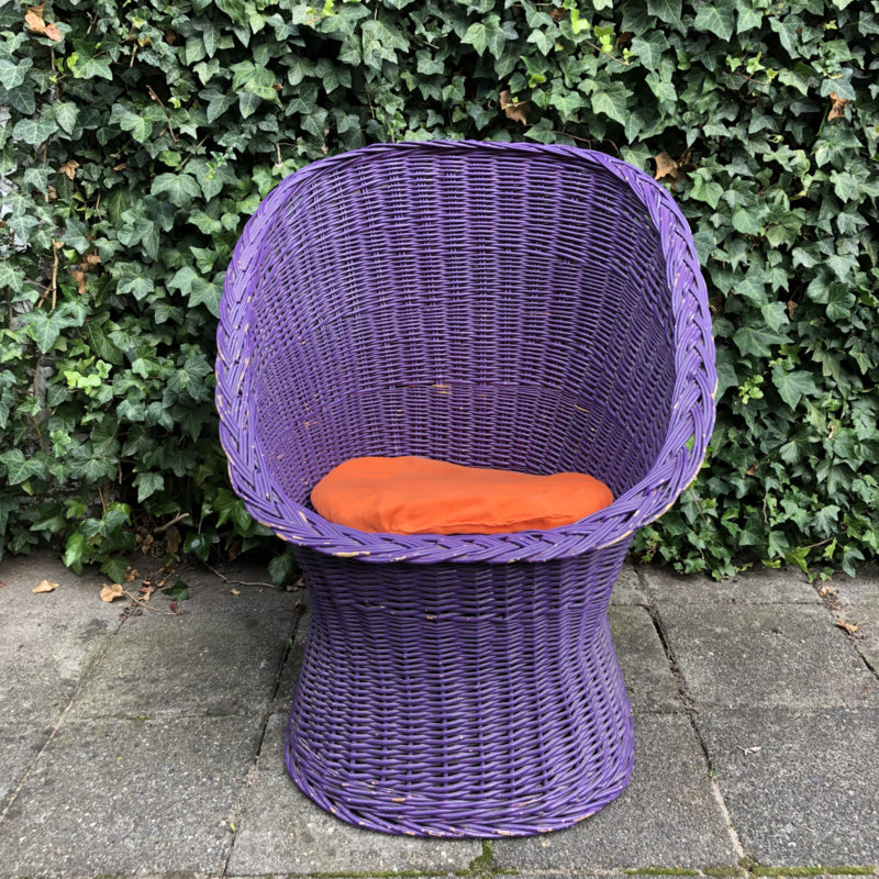 Vintage rieten stoel paars