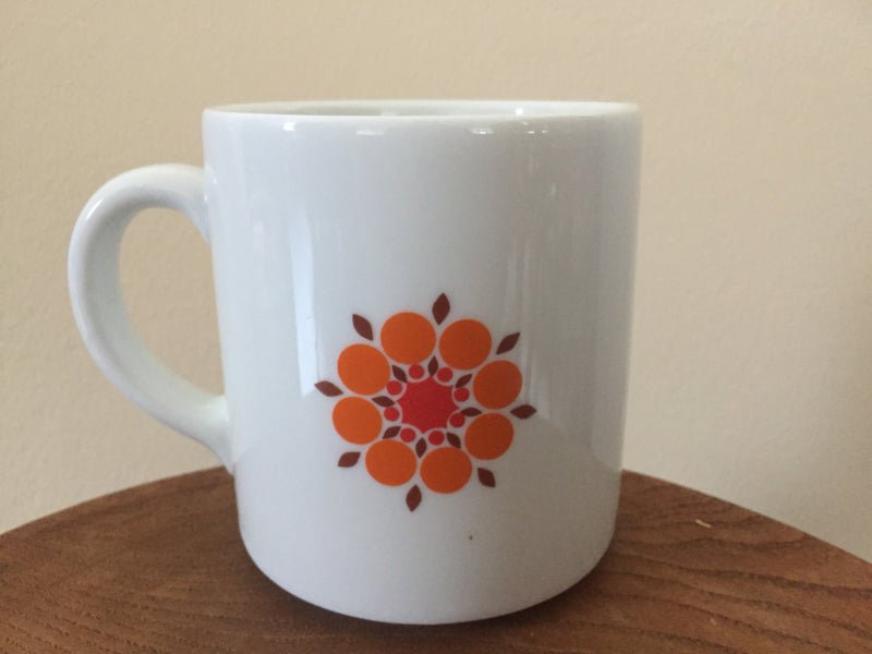 Vintage mok oranje rode bloem