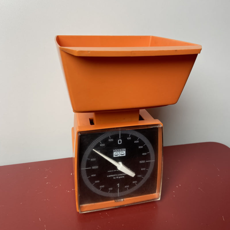 Oranje keukenweegschaal