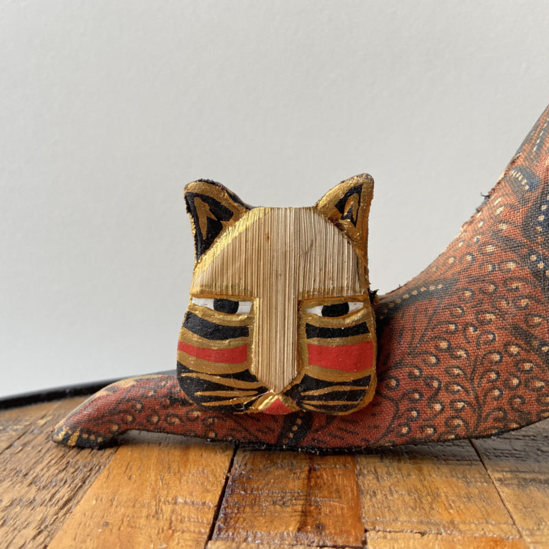 Houten kat met stof bekleed
