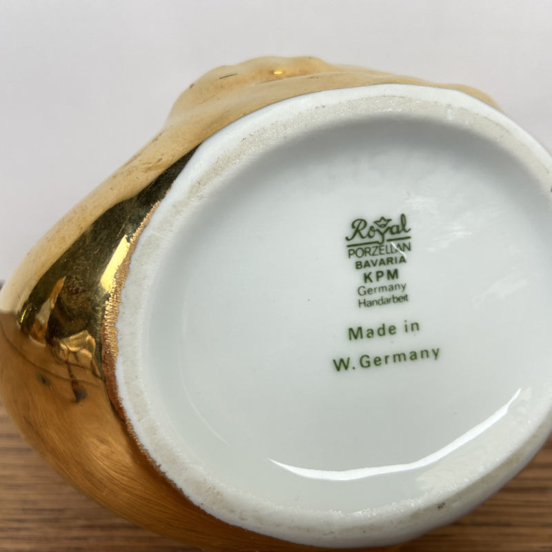 Goudkleurige bloempot zwaan