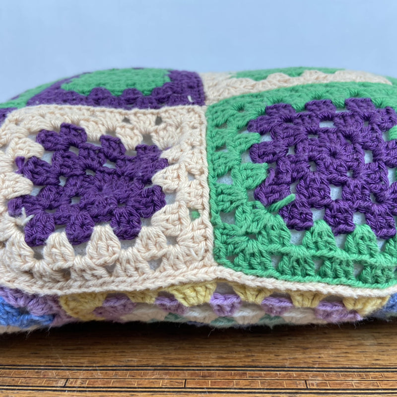 Gehaakt kussen granny square