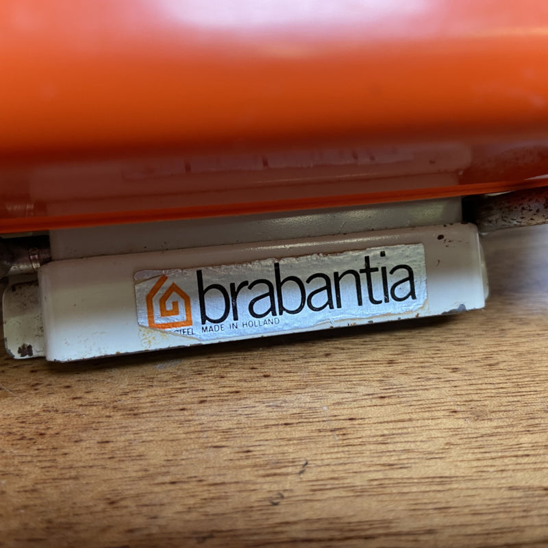 Vintage oranje wand weegschaal Brabantia