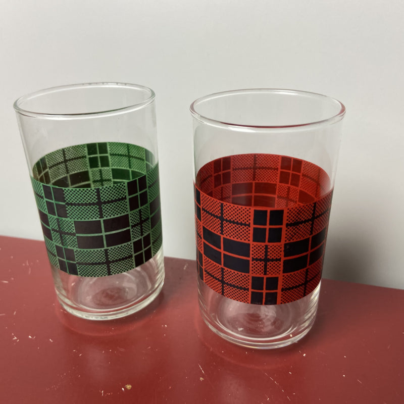 2 vintage glazen met ruitjes