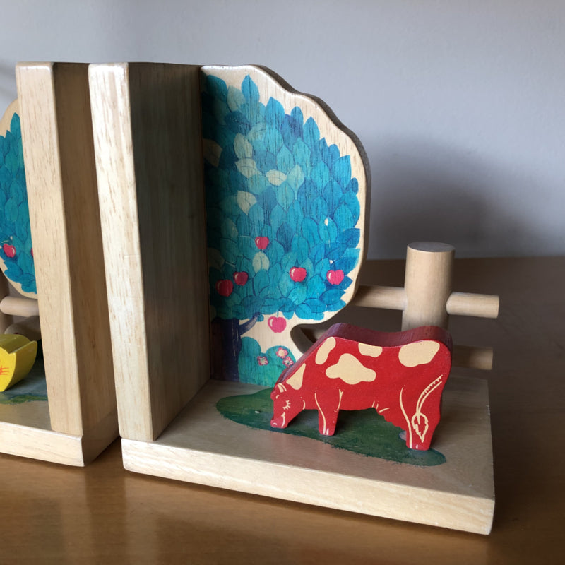 Houten boekensteunen boerderij