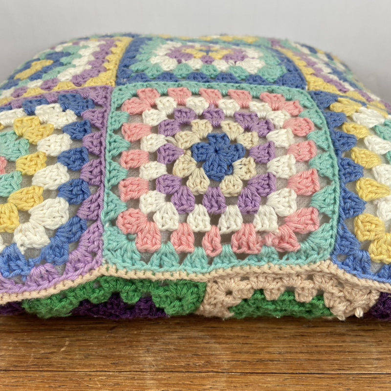 Gehaakt kussen granny square