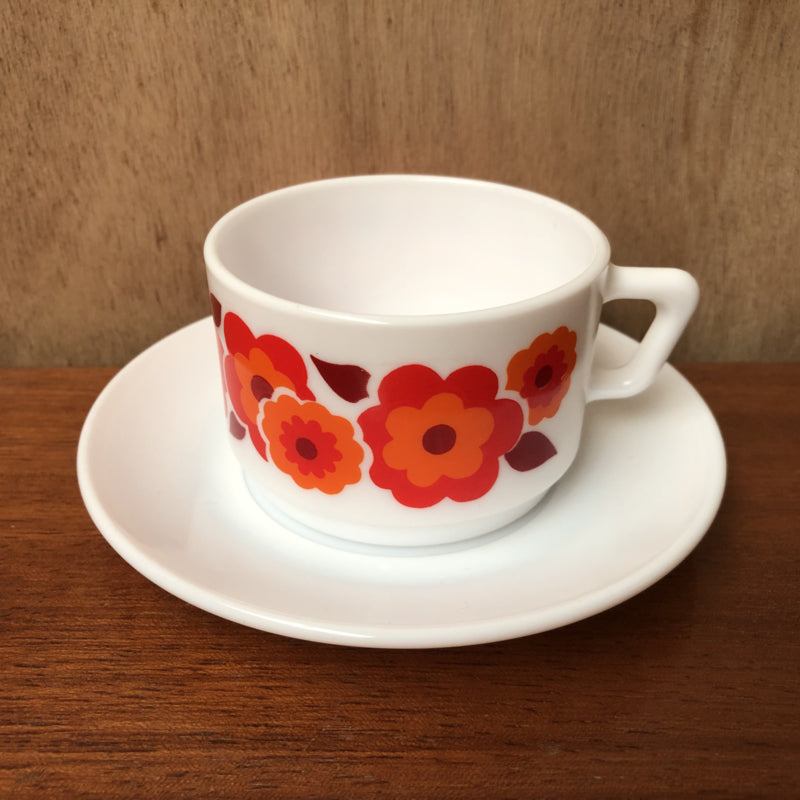 Arcopal lotus kop en schotel rood