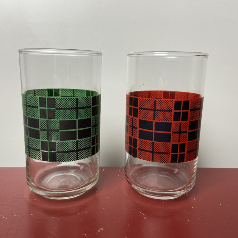 2 vintage glazen met ruitjes