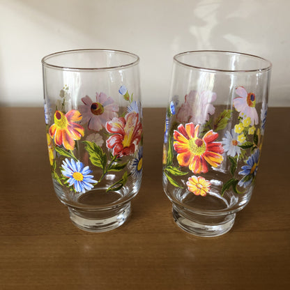 2 vintage glazen met bloemen