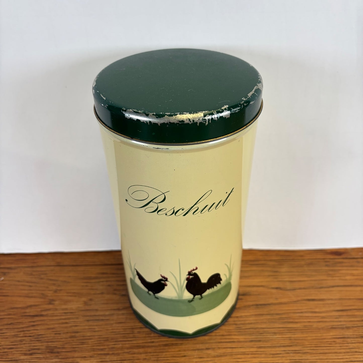 Vintage beschuitbus met kipjes