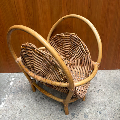 Vintage rotan krantenmand