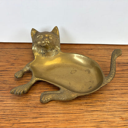 Vintage messing schaaltje liggende kat