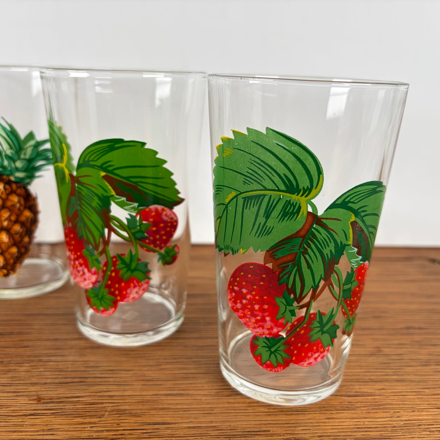 Vintage glazen met fruitmotief