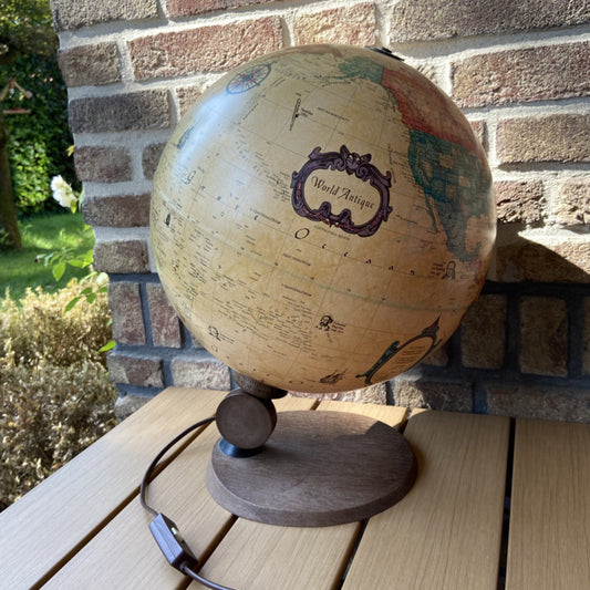 Vintage wereldbol met verlichting