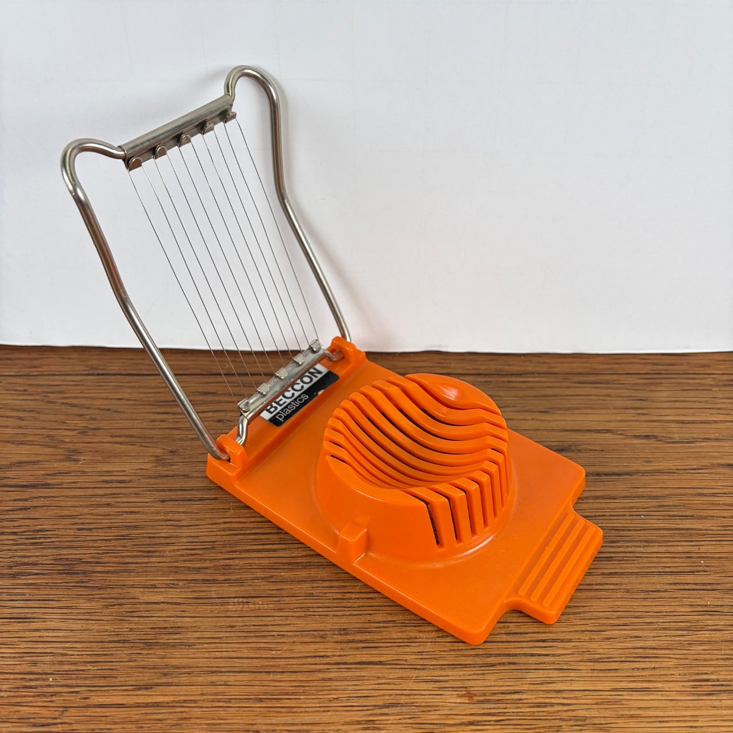 Vintage eiersnijder Beccon Plastics oranje