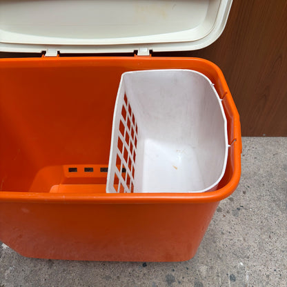 Vintage oranje curver wasmand met deksel