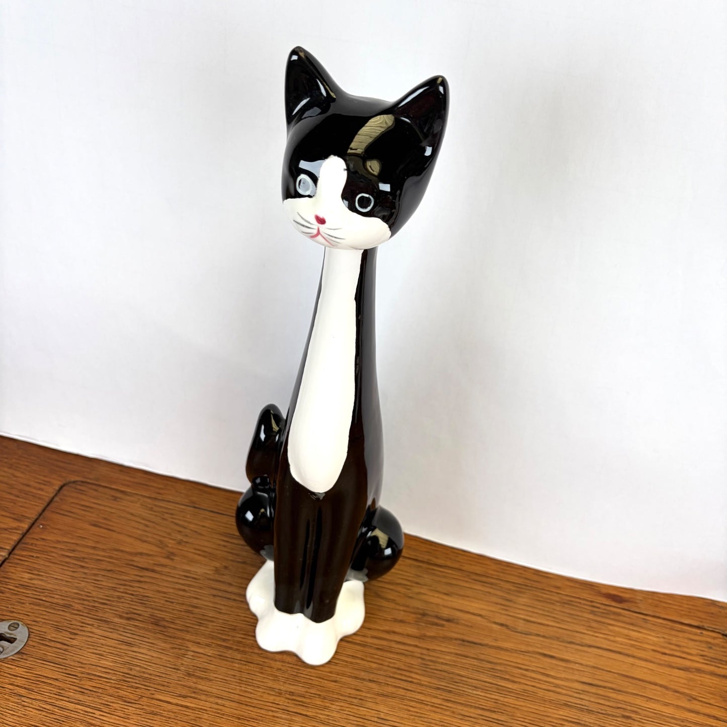 Vintage kat zwart-wit lange nek