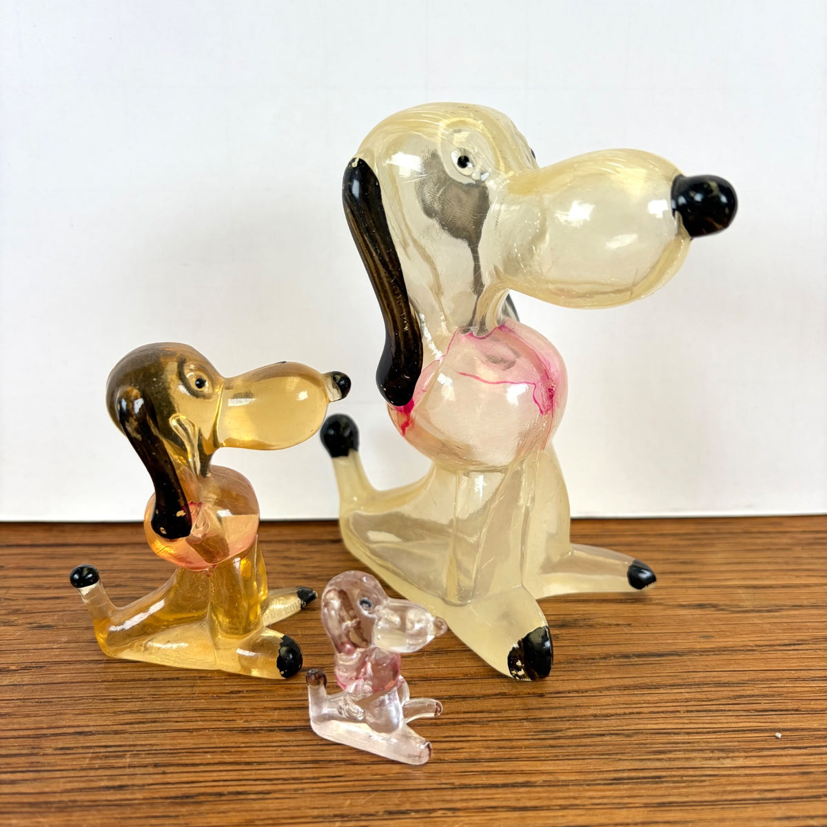 Vintage lucite Snoopy beeldjes