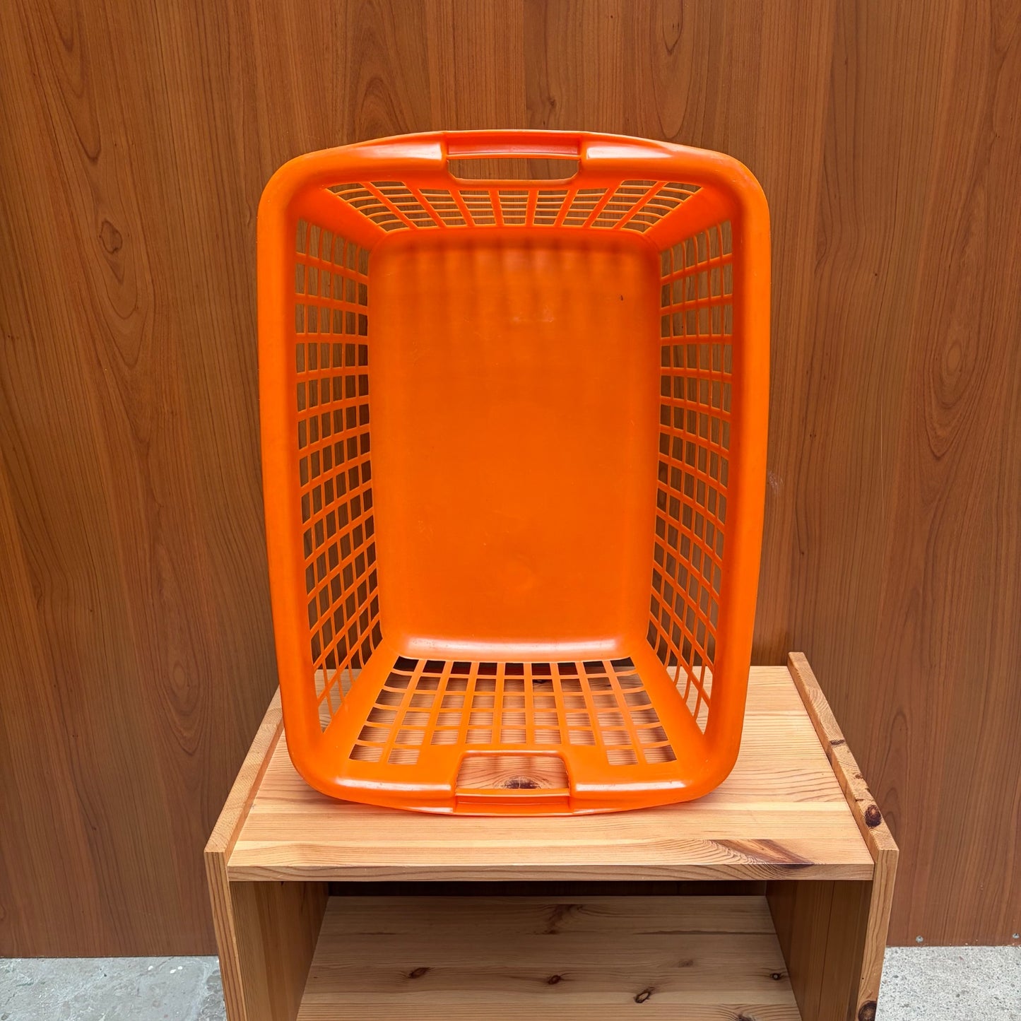 Vintage oranje plastic wasmand Curver