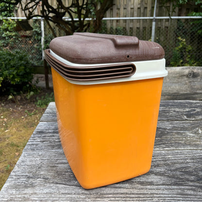Vintage oranje curver koelbox