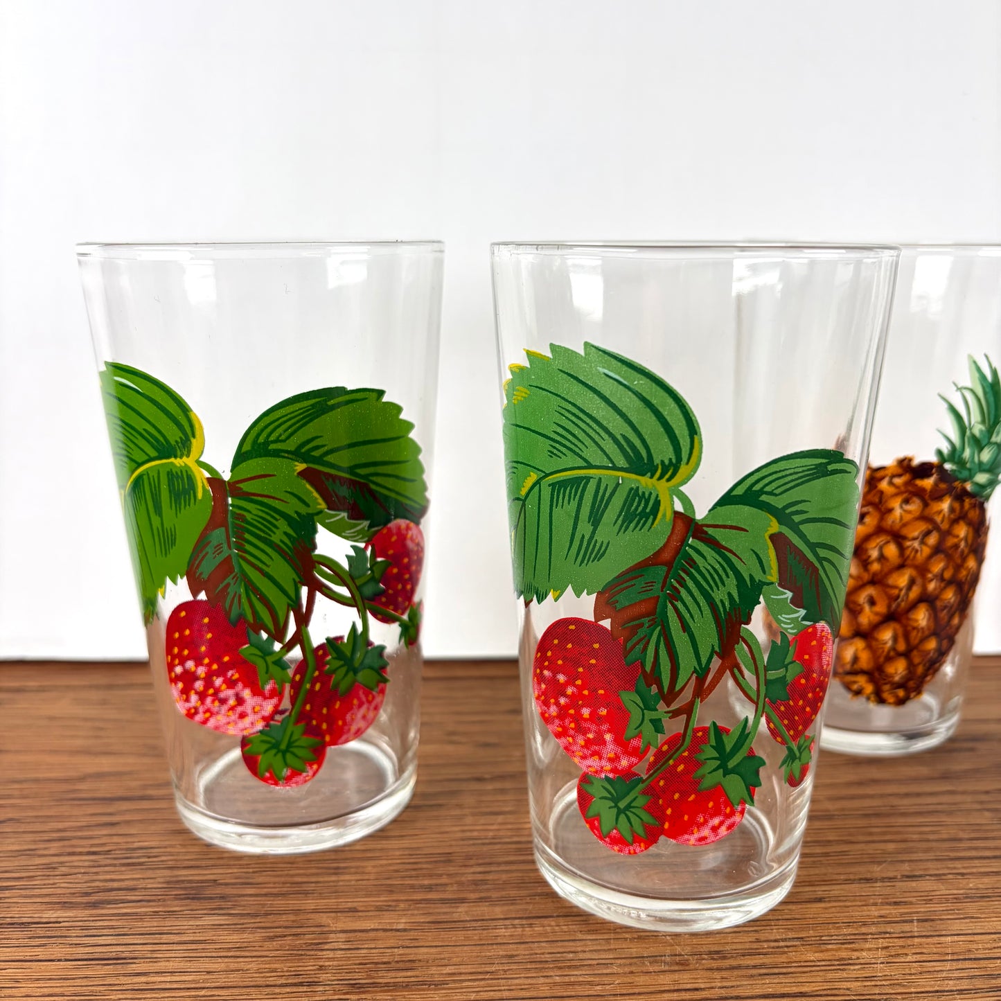 Vintage glazen met fruitmotief