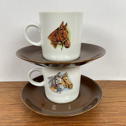 vintage kop en schotels paarden