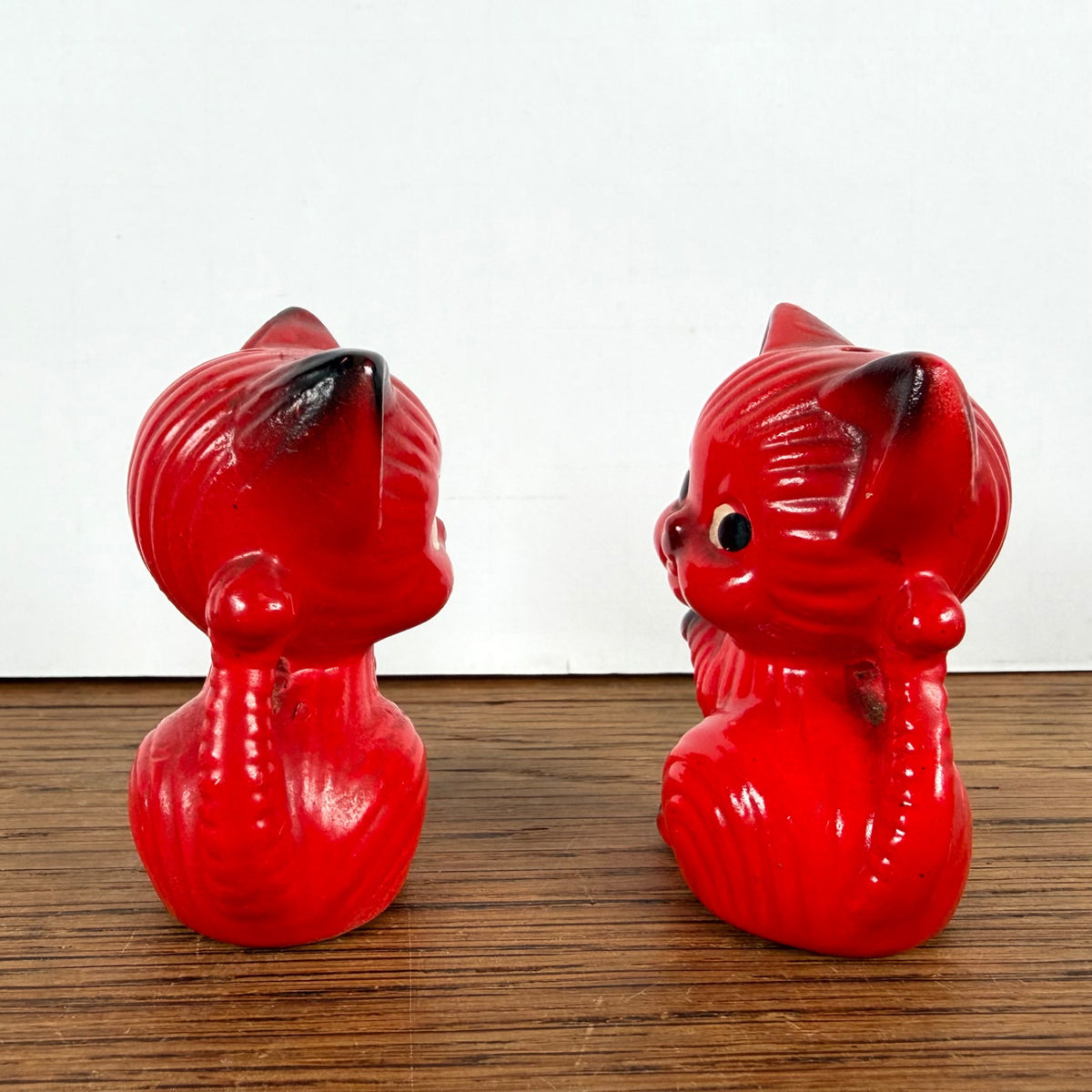 Vintage peper- en zout stel rode katjes