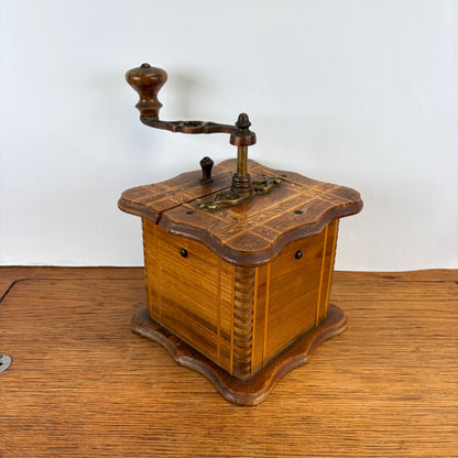 Vintage houten koffiemolen