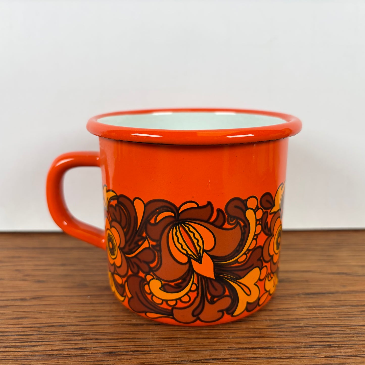 Vintage oranje emaille beker