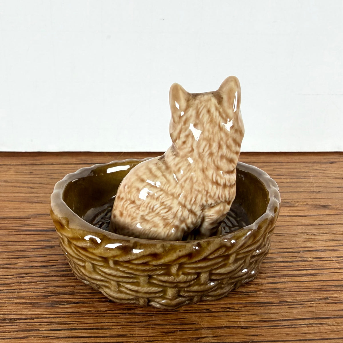 Vintage kat in mandje Wade England