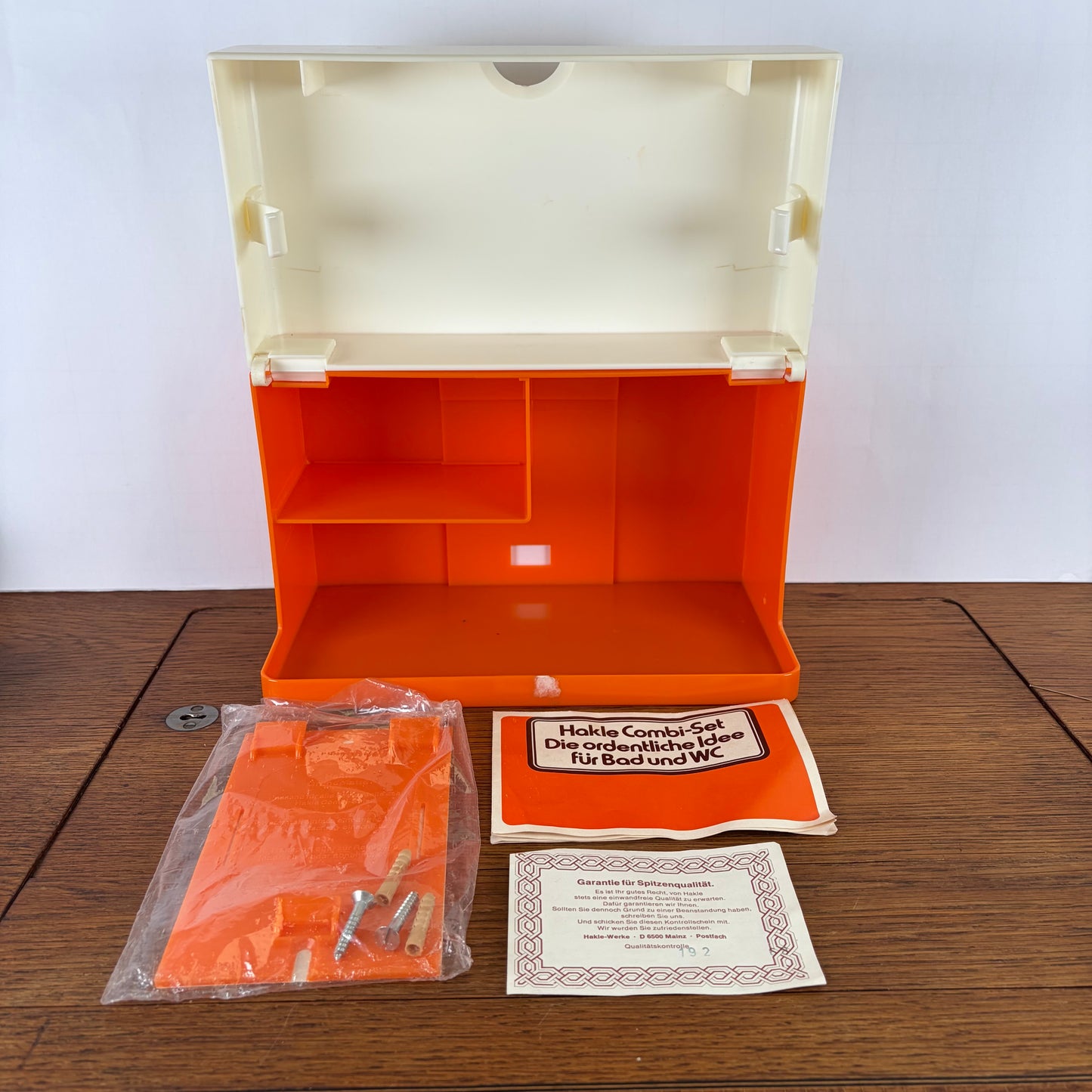 Vintage oranje cosmetica kastje