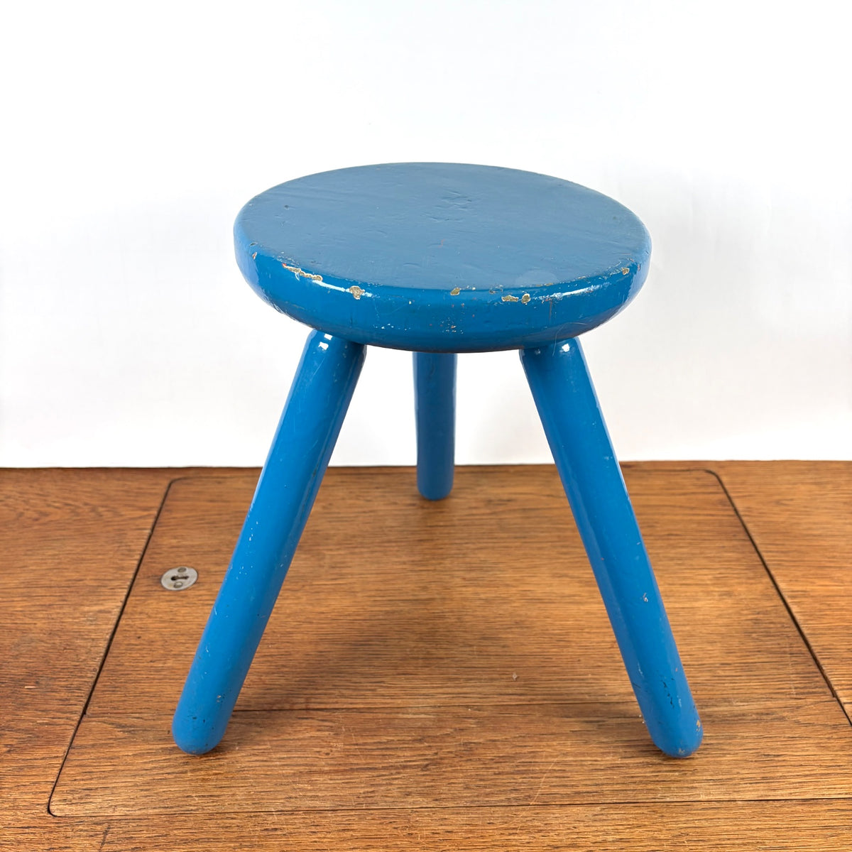 Vintage houten krukje blauw drie poot