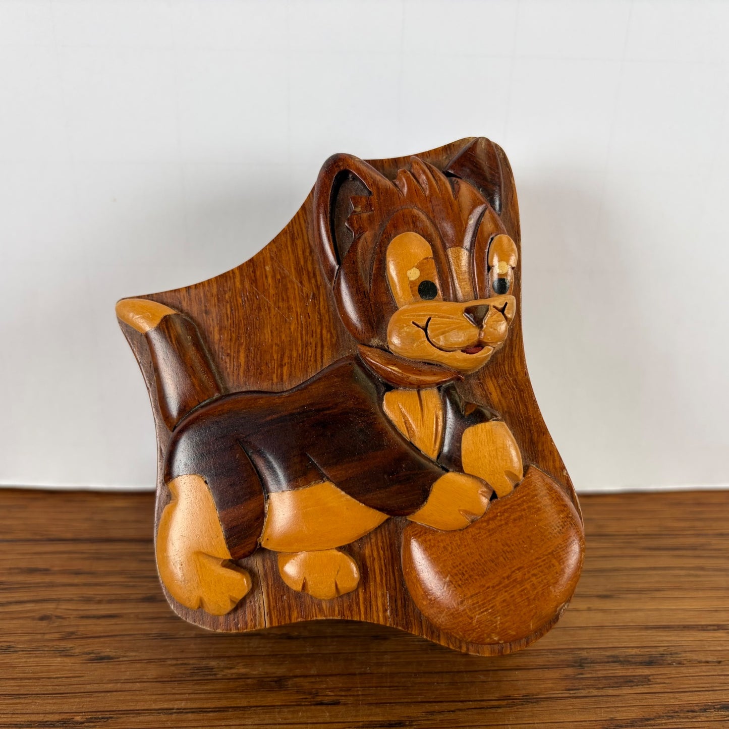 Vintage houten doosje kat met bal