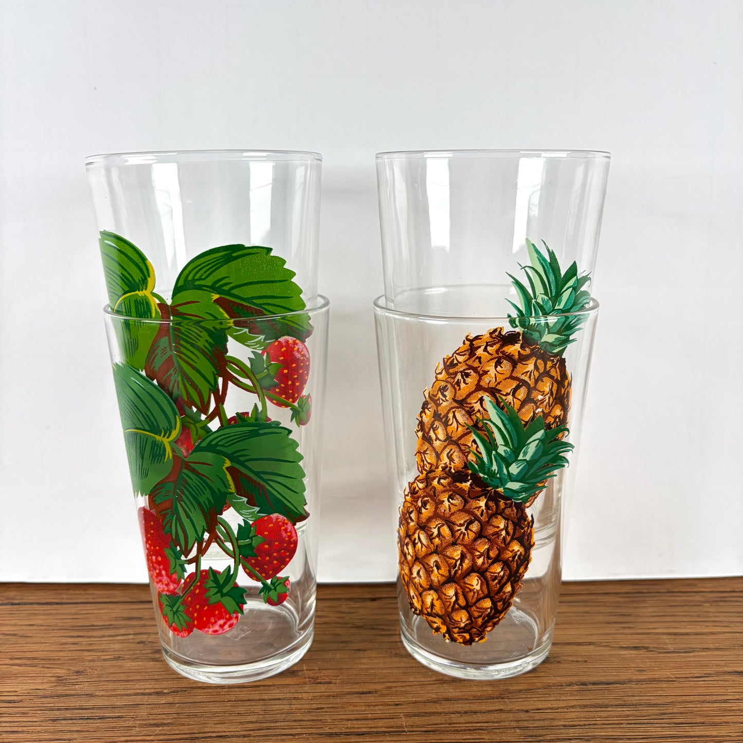 Vintage glazen met fruitmotief