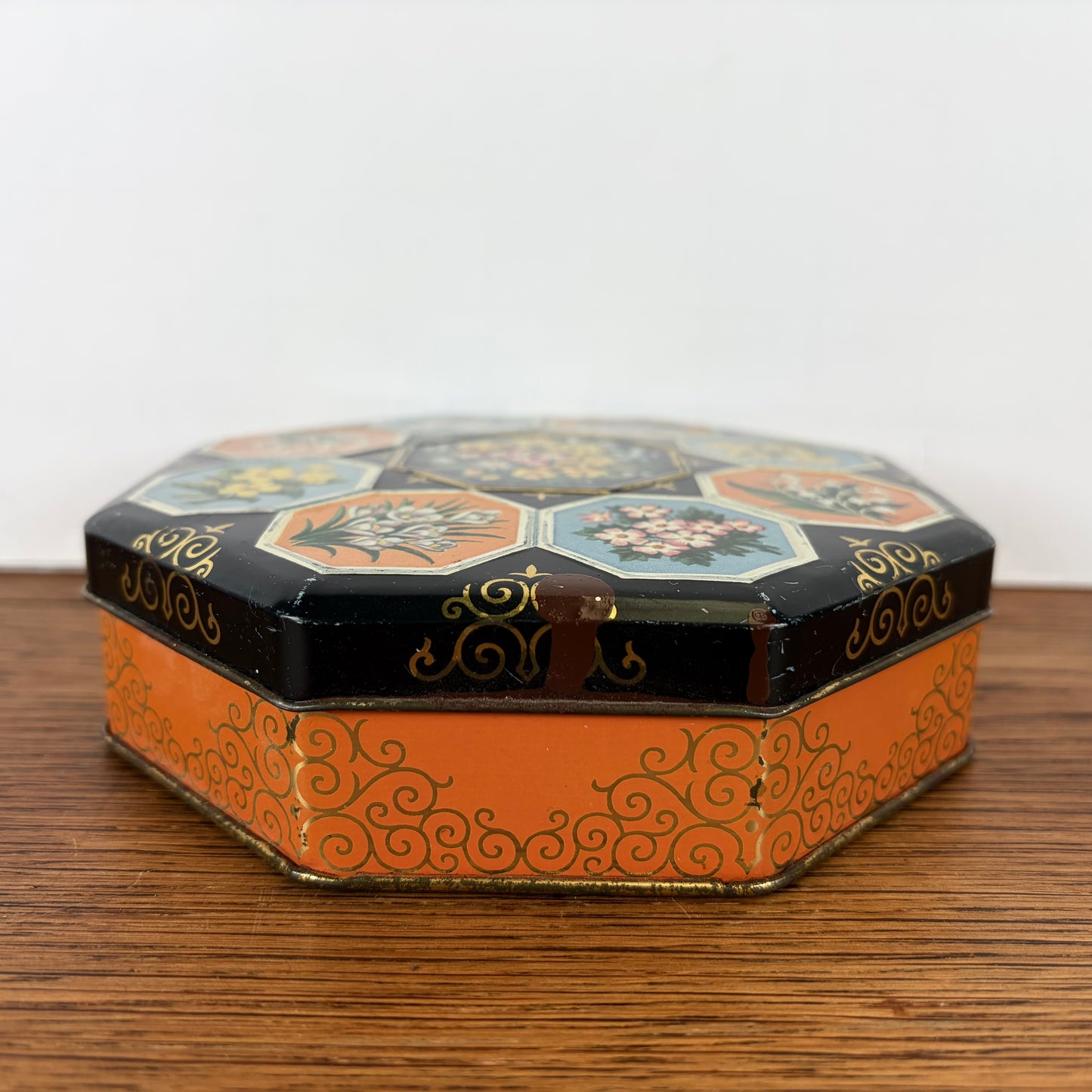 Vintage 8 hoekig blikje bloemen