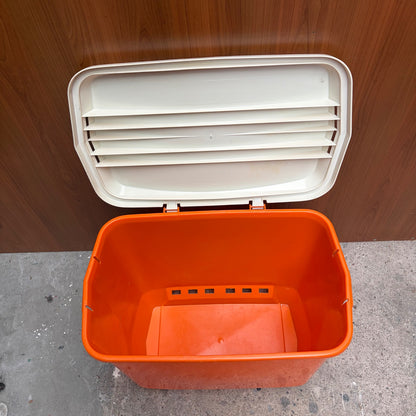 Vintage oranje curver wasmand met deksel