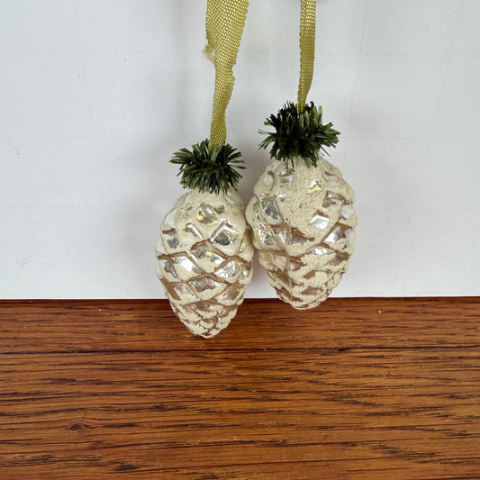 Vintage kerstbal dennenappels