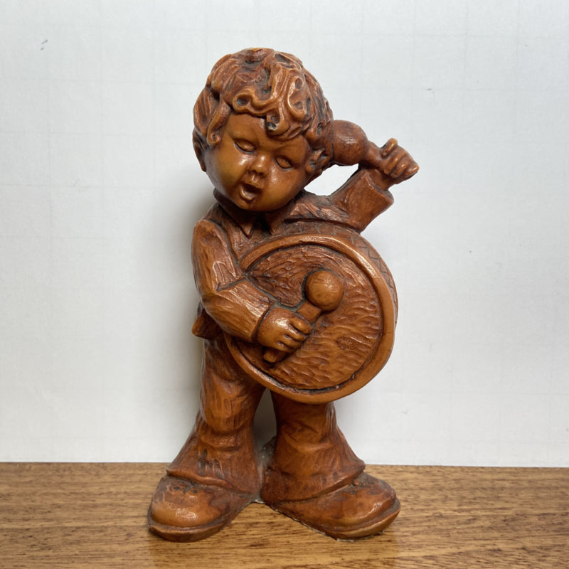 Vintage beeldje jongen met trommel