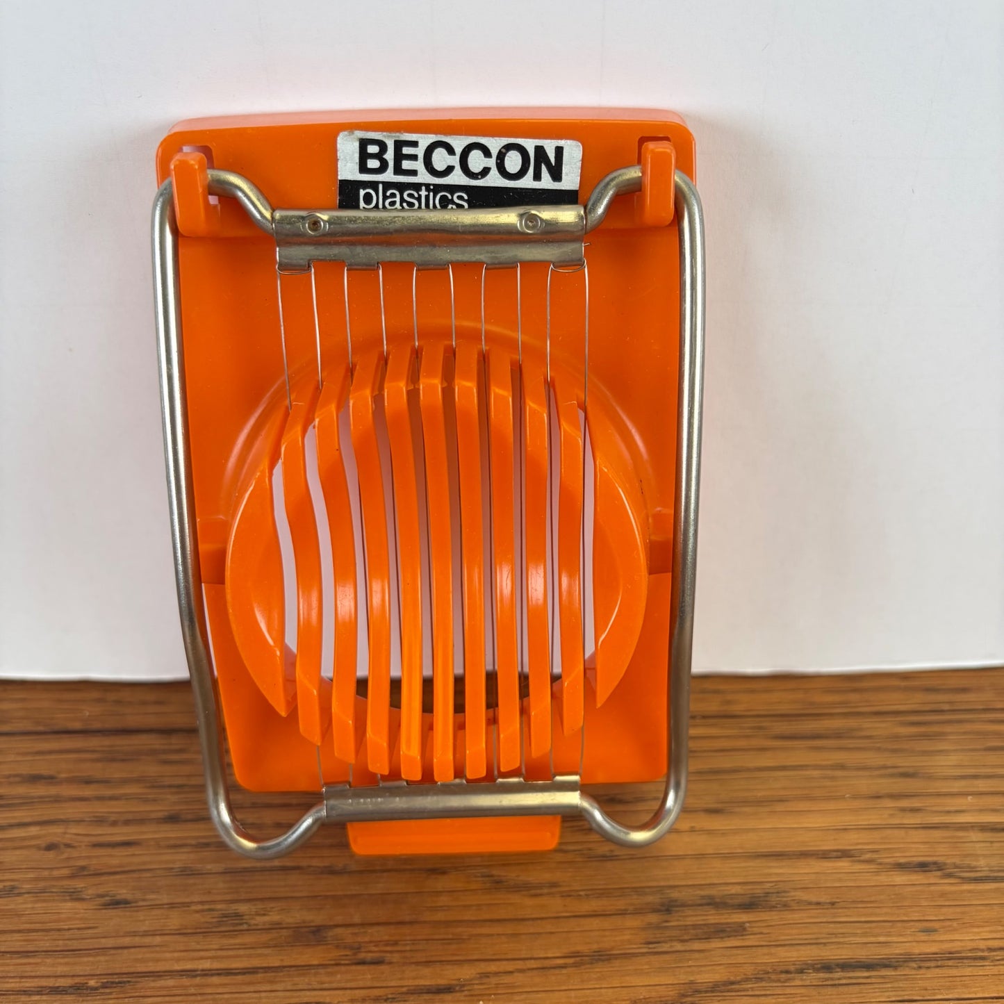 Vintage eiersnijder Beccon Plastics oranje