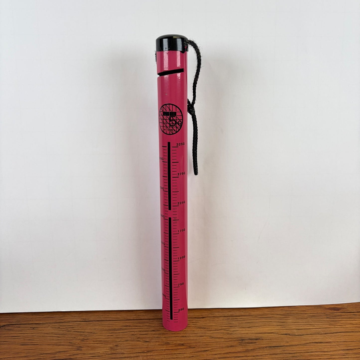 Vintage roze spaarpijp vijf gulden munten