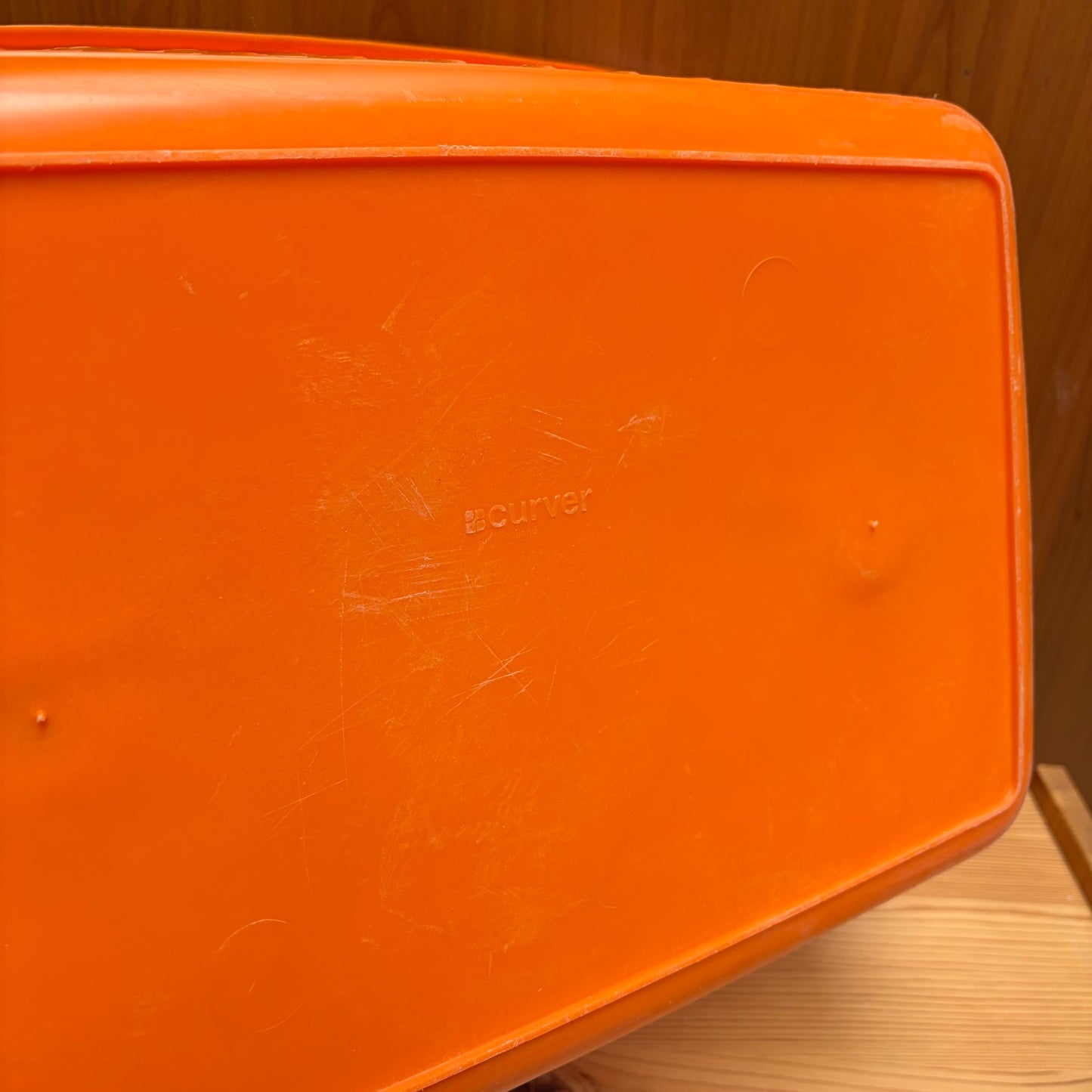 Vintage oranje plastic wasmand Curver