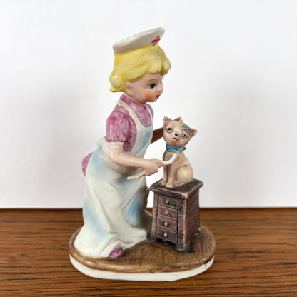 Vintage beeldje verpleegster met katje
